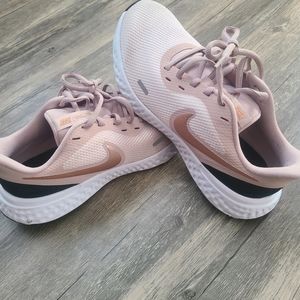 Women's nike shoes